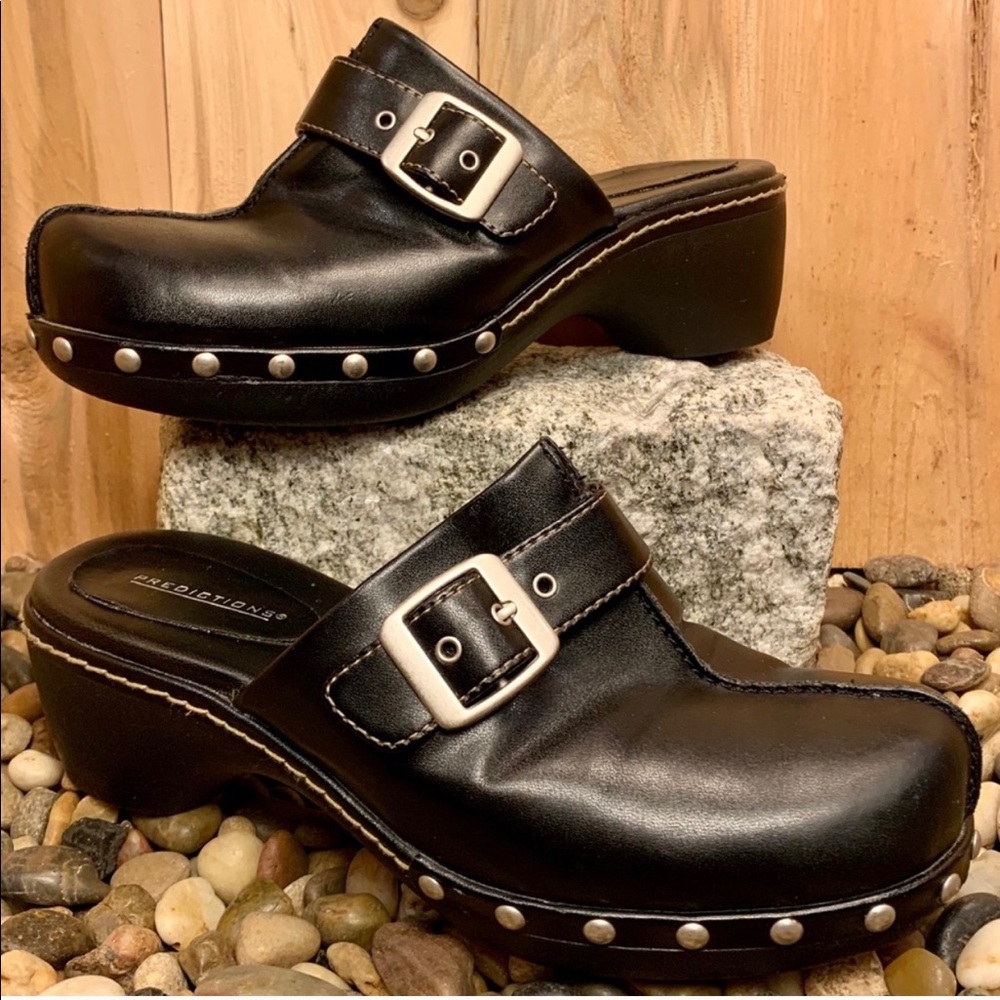 Don’t wear! Predictions size 7 1/2 wide.